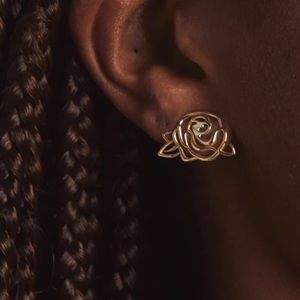 EACH Shoshana roses studs floral outline ear jewelry Stud flowers neutral NWT
